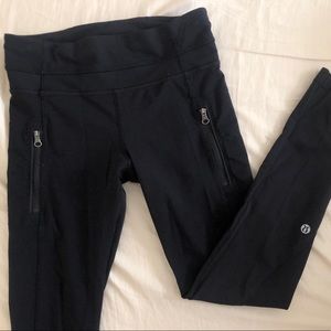 Lululemon leggings w mesh panels + pockets